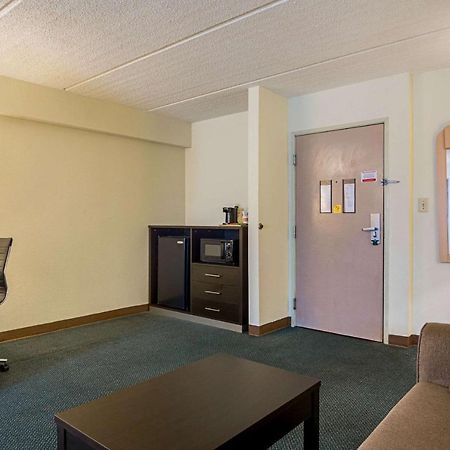 Quality Suites Atlanta Airport East Forest Park Eksteriør billede