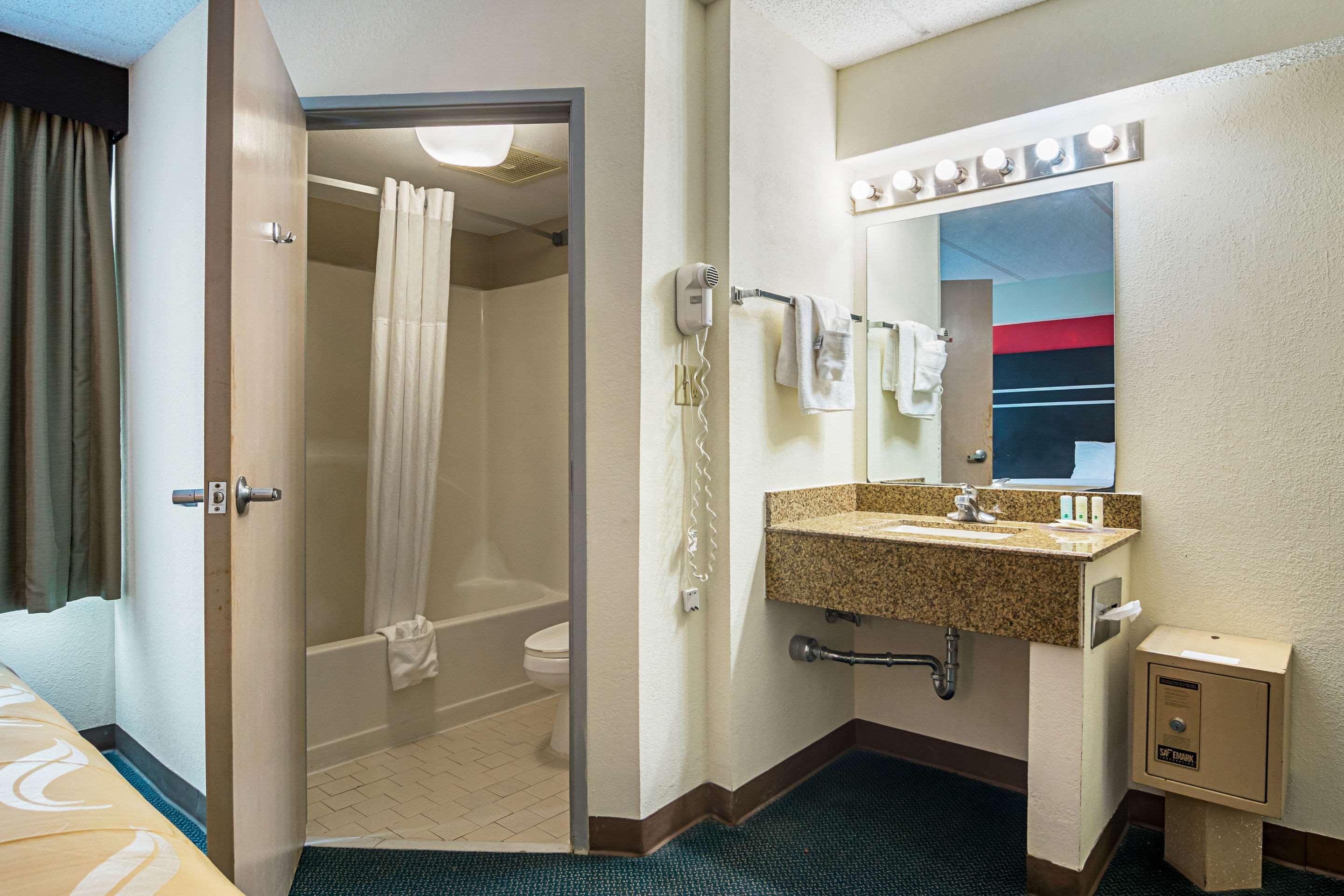 Quality Suites Atlanta Airport East Forest Park Eksteriør billede