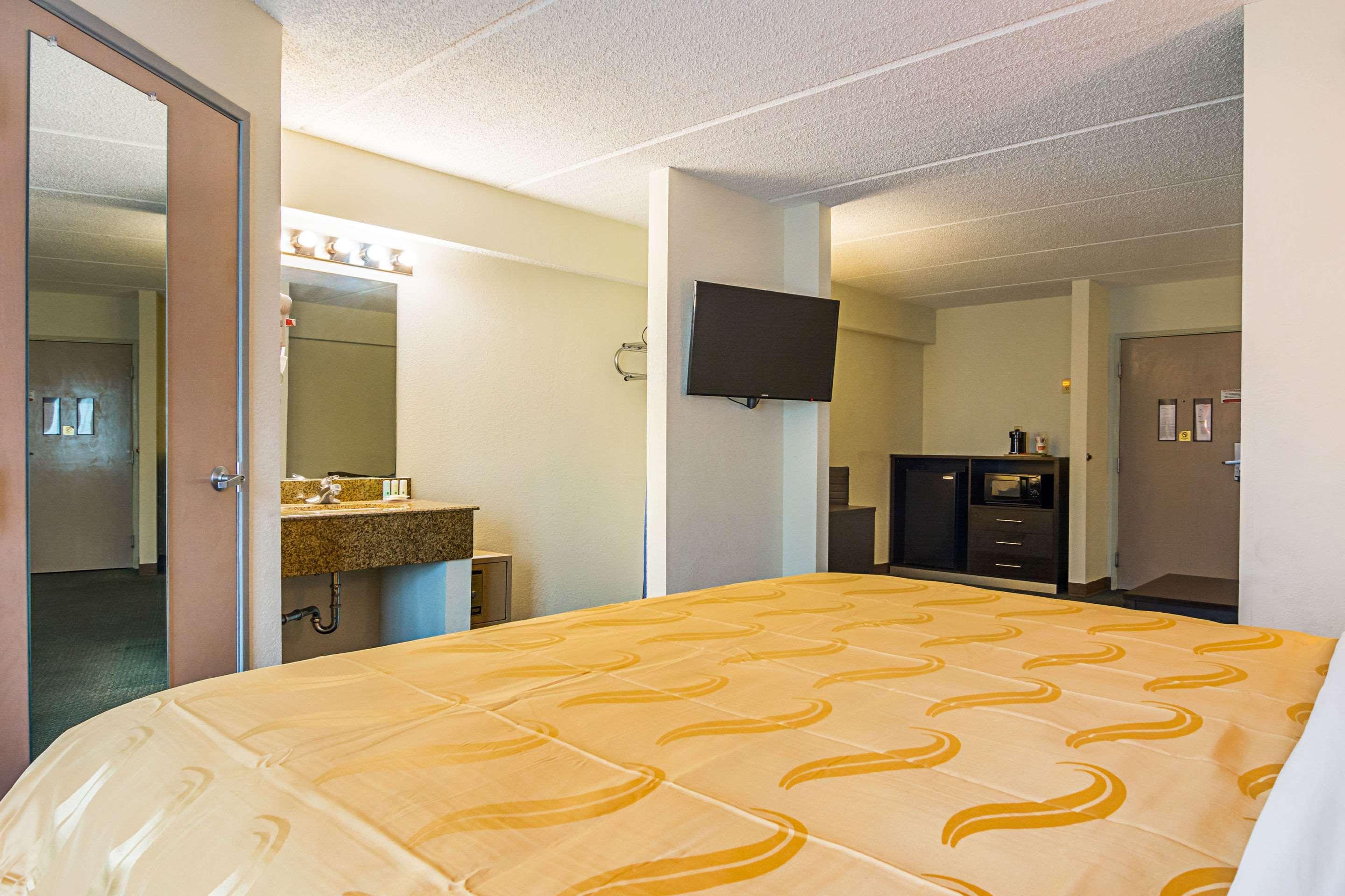 Quality Suites Atlanta Airport East Forest Park Eksteriør billede