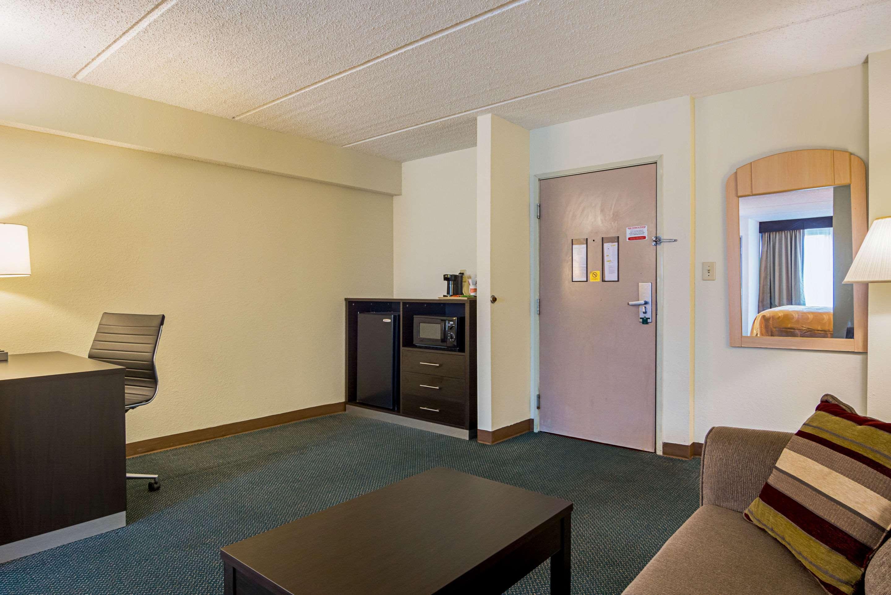 Quality Suites Atlanta Airport East Forest Park Eksteriør billede