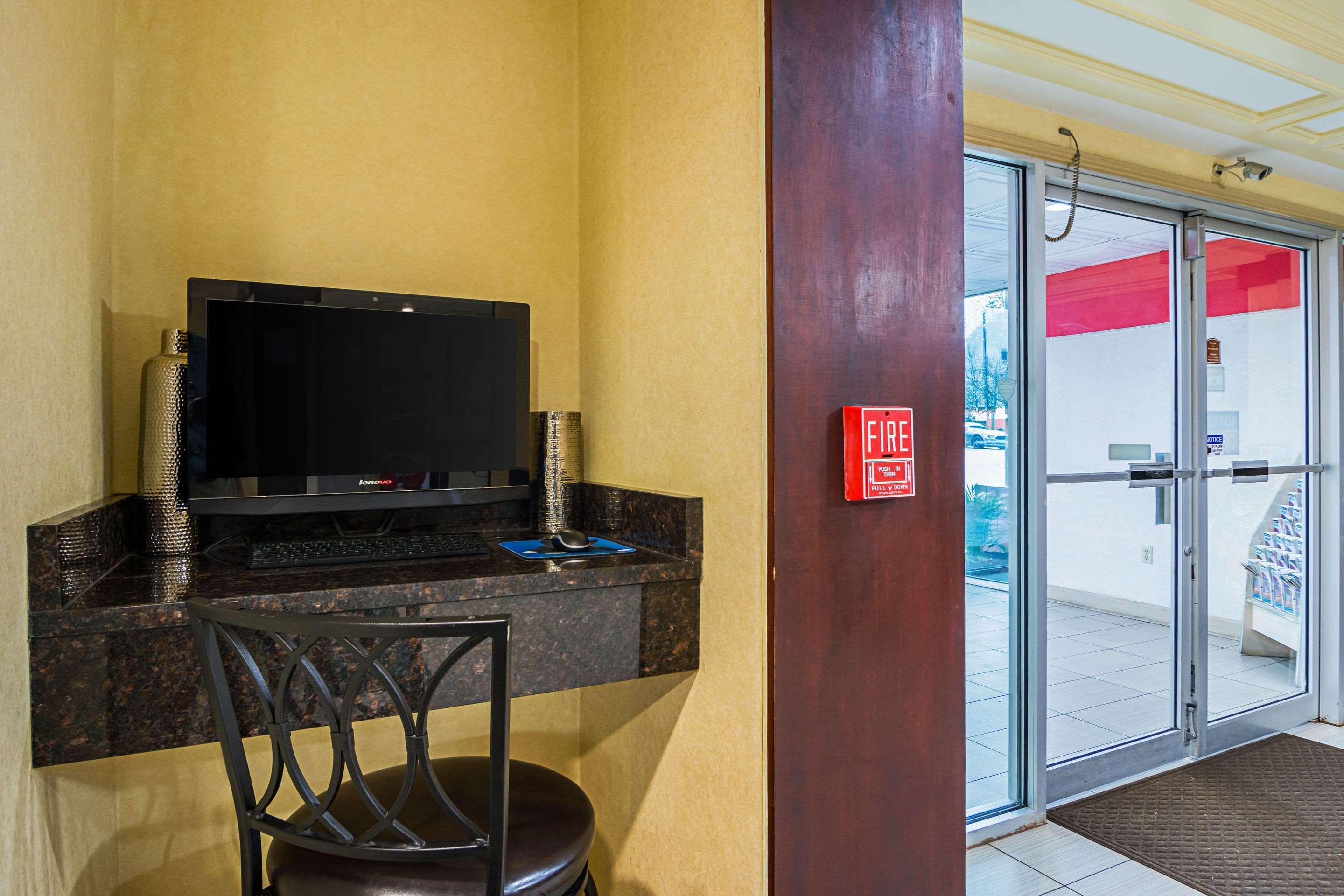 Quality Suites Atlanta Airport East Forest Park Eksteriør billede